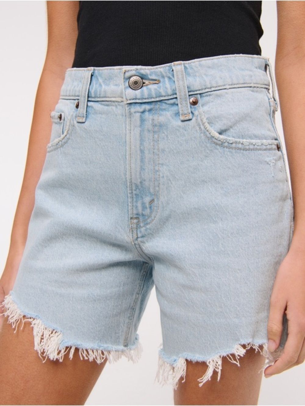 NWT Abercrombie Dad Shorts Size 34 High Rise Light Wash Denim Frayed Hem Cutoff